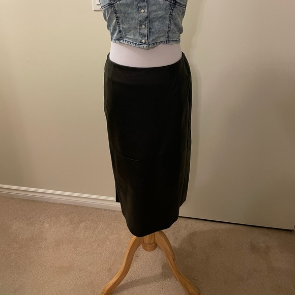 Beautiful MaxMara leather skirt - Picture 7 of 13